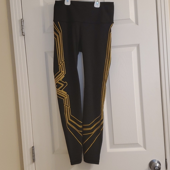 Gapfit DC wonderwoman leggings - Picture 1 of 4